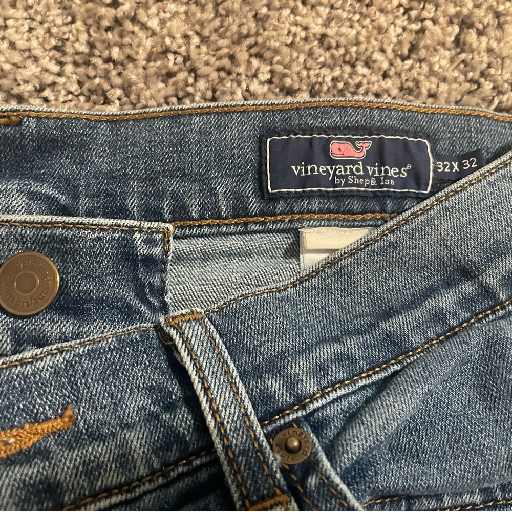 Men’s Vineyard Vines medium wash jeans 32x32